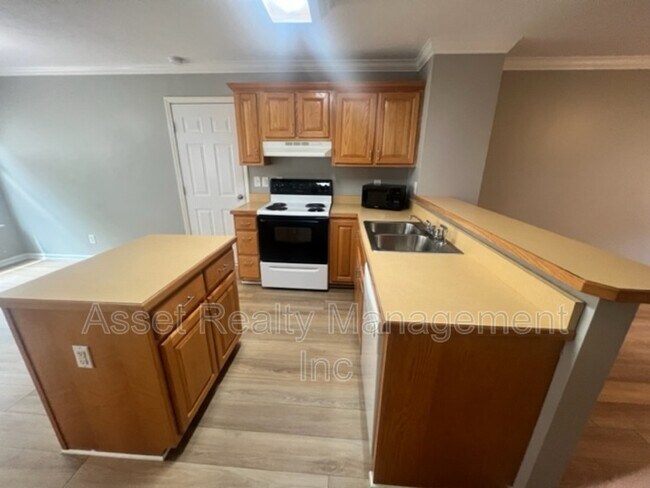 Building Photo - 11011 Woody Dr