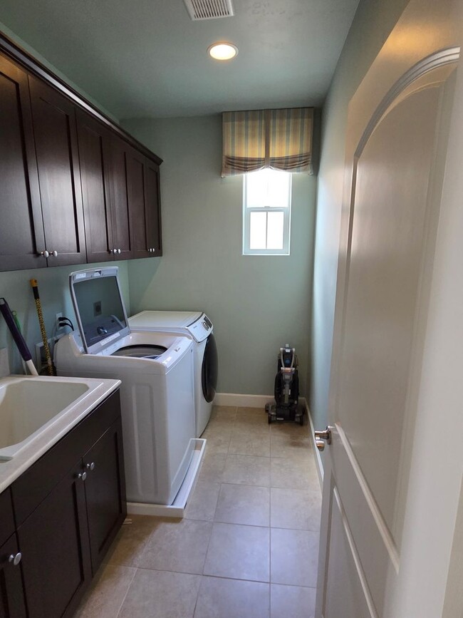 Building Photo - Beautiful home for rent in Atascadero