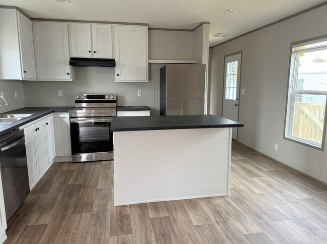 Building Photo - 563 Travis Wy