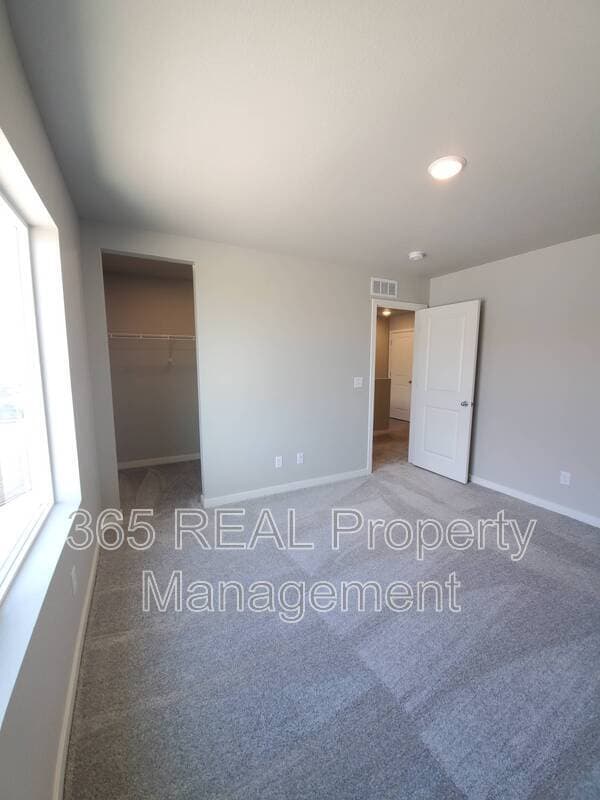 Building Photo - 701 Applegate Trail