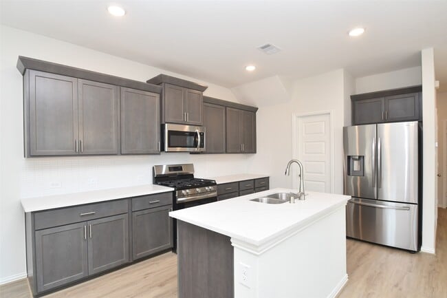 Building Photo - 27823 Western Crk Ct