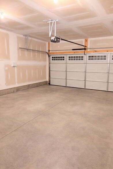 Building Photo - 2286 Beechwood View Dr