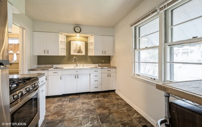 Building Photo - 735 Chestnut St