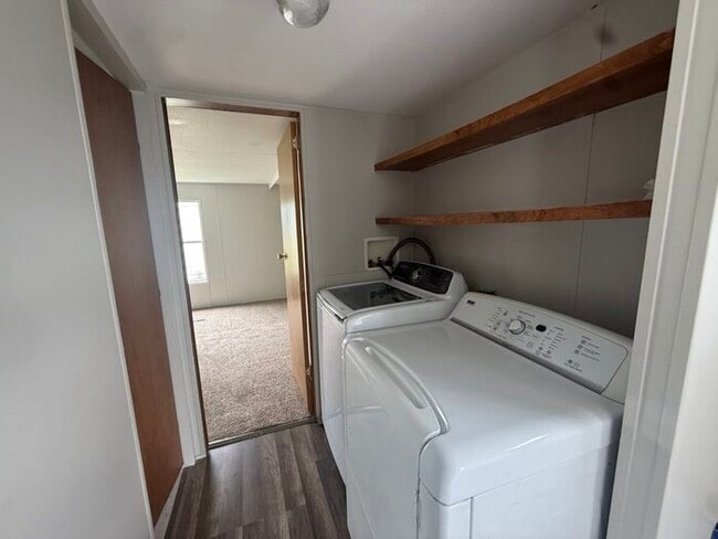 Building Photo - Mobile Home For Sale