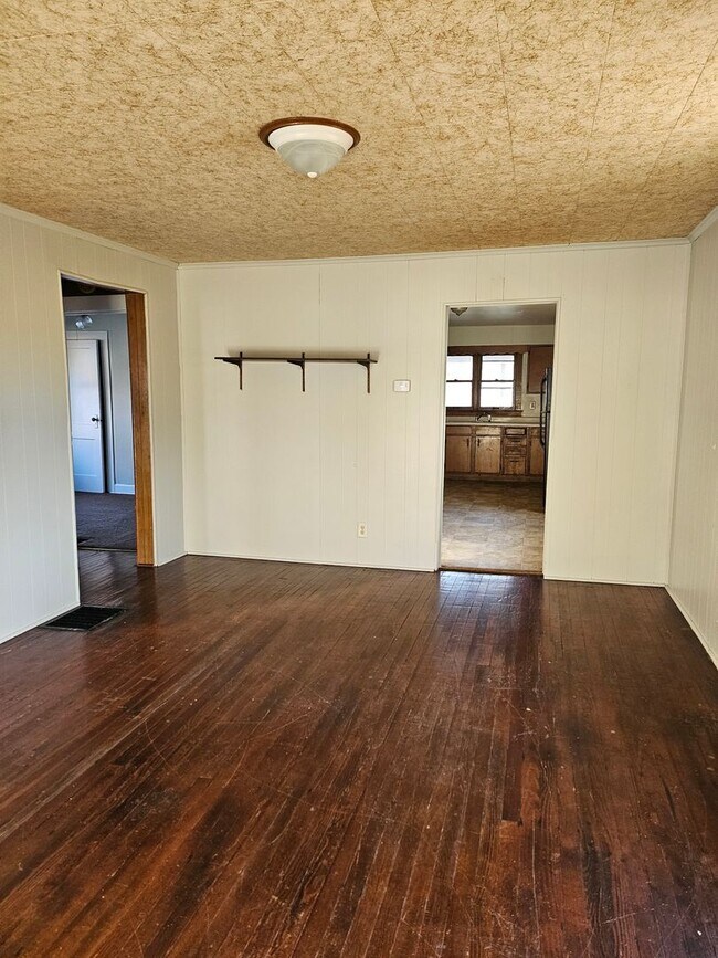 Building Photo - 3 Bed 1 bath house