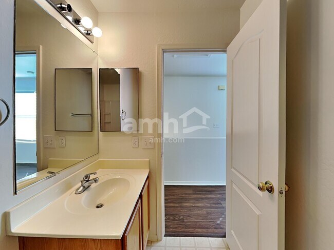 Building Photo - 17664 N 185th Ln