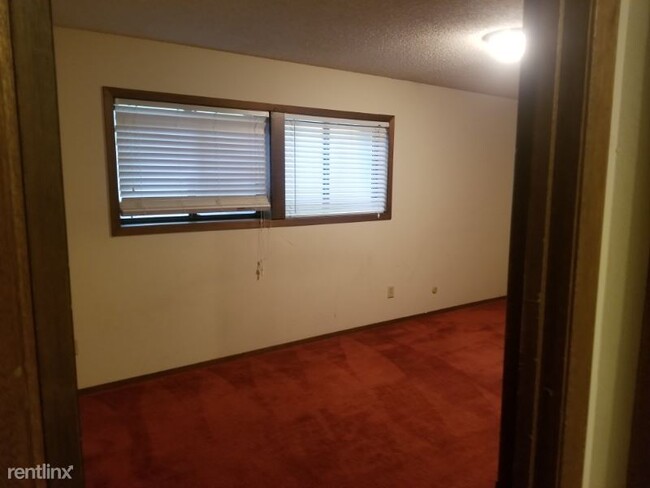 Building Photo - 2 br, 2 bath Condo - 2421 Yellowstone #2202