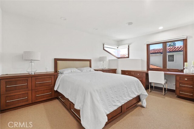 Building Photo - 2907 Cliff Dr