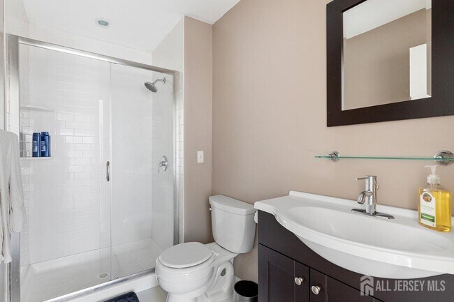 Building Photo - 5033 Beech Ct