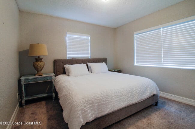 Building Photo - 827 Glenmore Cir