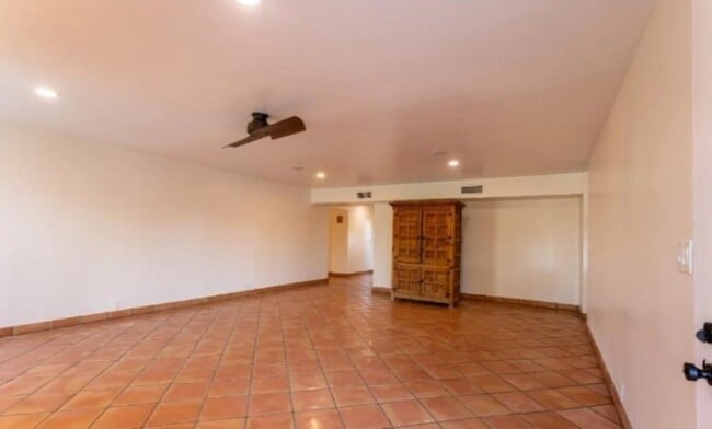 Building Photo - 5240 E Cholla St