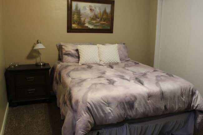 Building Photo - Cute Condo North Bakersfield