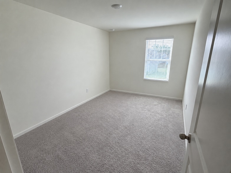 Bedroom 3 - 628 Knightsbridge Ln