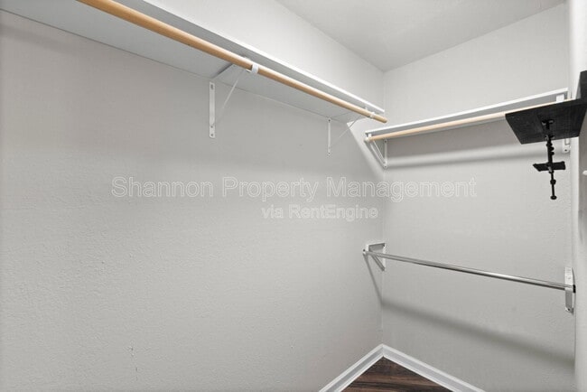 Building Photo - 709 E 41st St