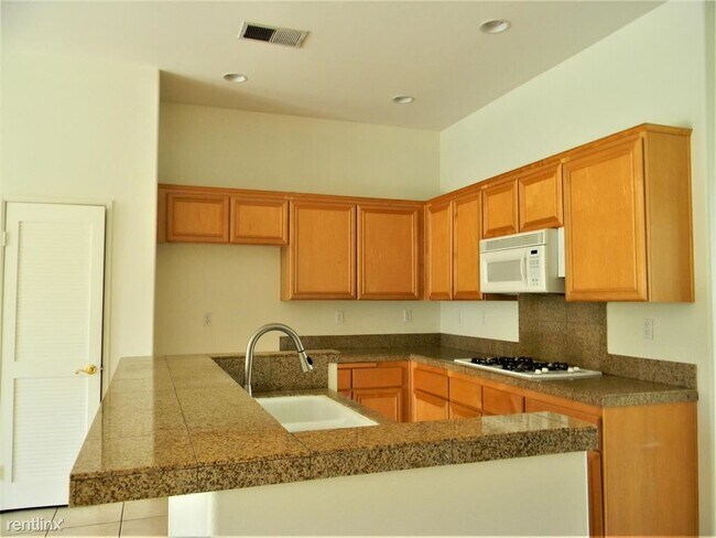 Building Photo - 3 br, 2 bath House - 44235 Yucca Dr