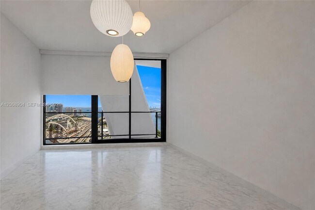 Building Photo - 1000 Biscayne Blvd