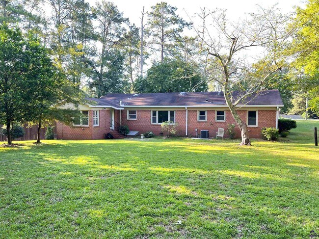Building Photo - 2855 Riverview Rd