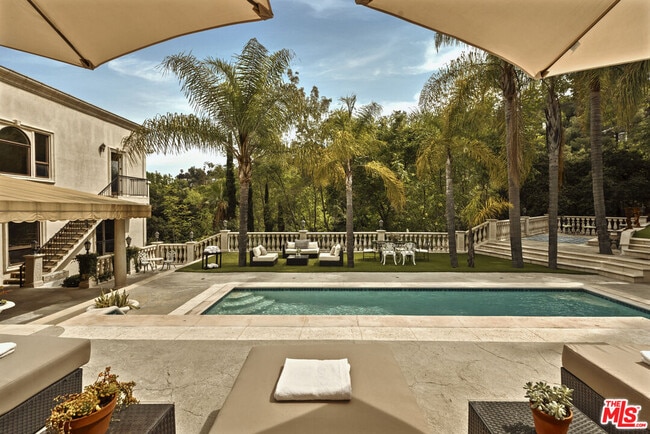 Building Photo - 3780 1/2 Multiview Dr