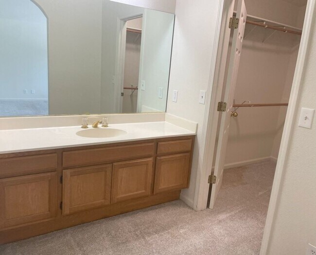 Building Photo - South Reno Three Bedroom Home with Land...