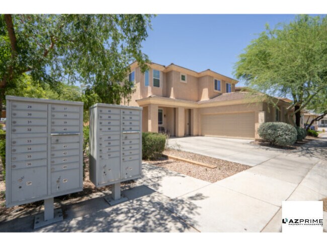 Building Photo - Welcome to this Beautiful Two-Story Phoeni...