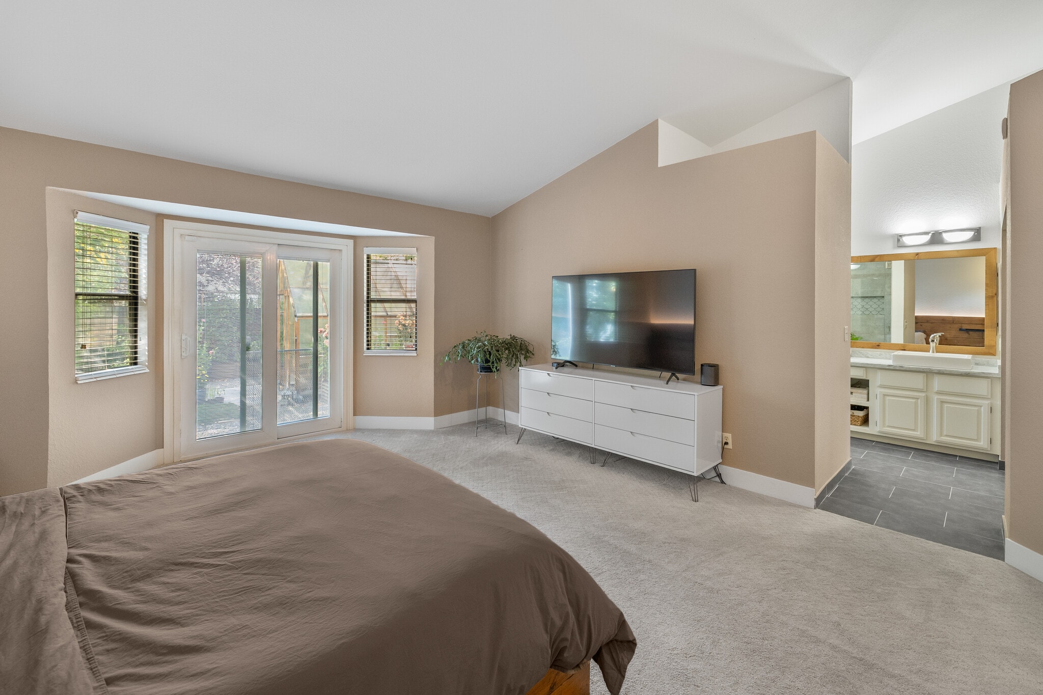 Building Photo - 1557 Bramble Ct