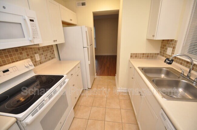 Building Photo - 100 Carmichael Ct