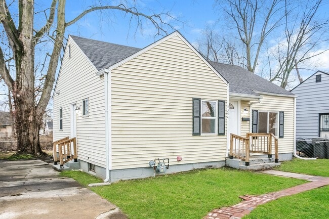 Building Photo - 3354 N Chester Ave