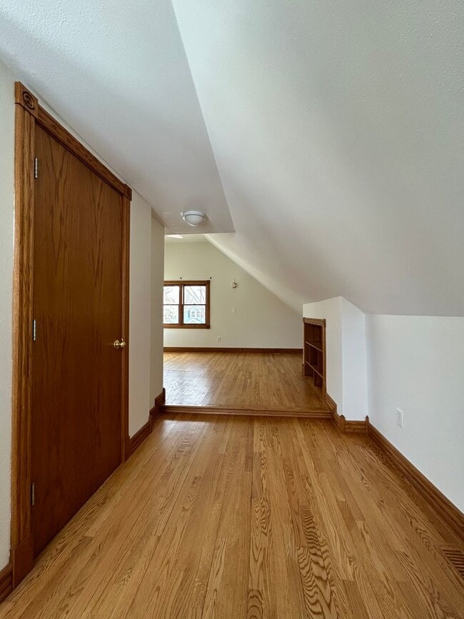 Building Photo - Beautiful 2 Bedroom 2 Bathroom House