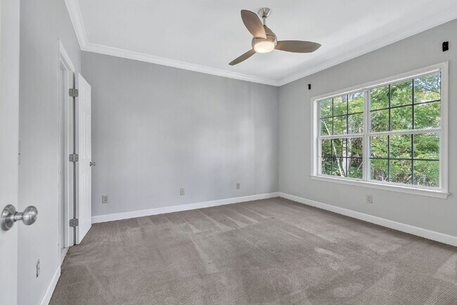 Building Photo - 2-Bed, 2-Bath Condo in the Heart of Green ...