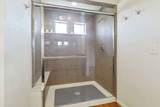 Building Photo - 10827 Ventura Ct