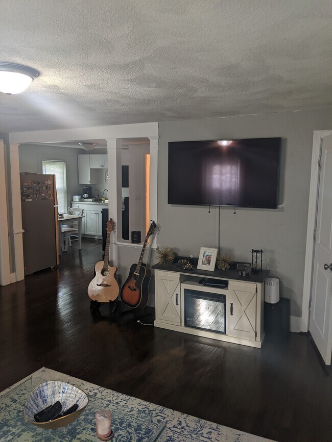 Living room - 15 Grove St
