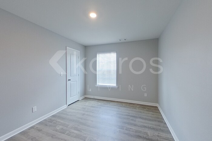 Building Photo - 3440 Bridgewood Dr