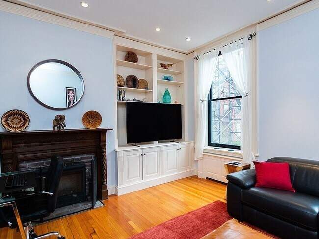 Building Photo - 105 Marlborough St