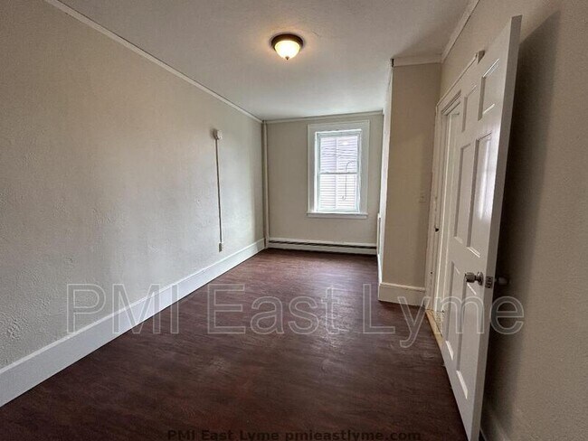 Building Photo - 92 Truman St