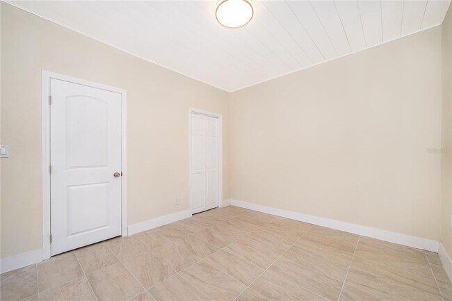 Building Photo - 601 Delaney Park Dr