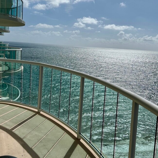 Building Photo - 3400 Galt Ocean Dr