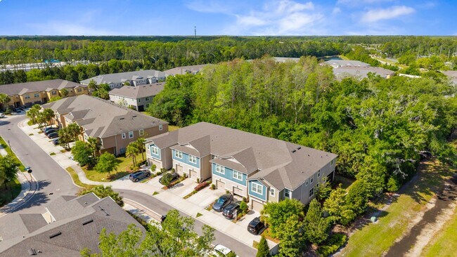 Building Photo - Stunning, 3-bedroom, 2.5-bath, townhome located in the highly desirable GATED resort community of...