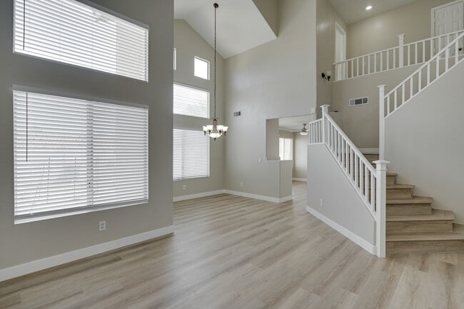 Building Photo - UPGRADED 3 BEDROOM HOME IN GREEN VALLEY