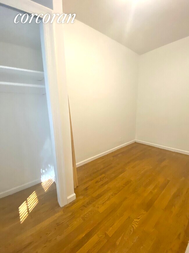 Building Photo - 413 E 70th St