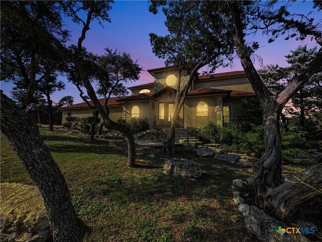 Building Photo - 2000 Village Oak