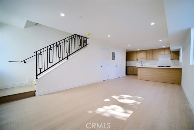 Building Photo - 257 S Ave 54