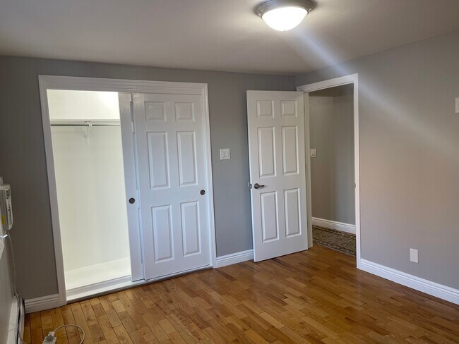 Building Photo - 160 18th St