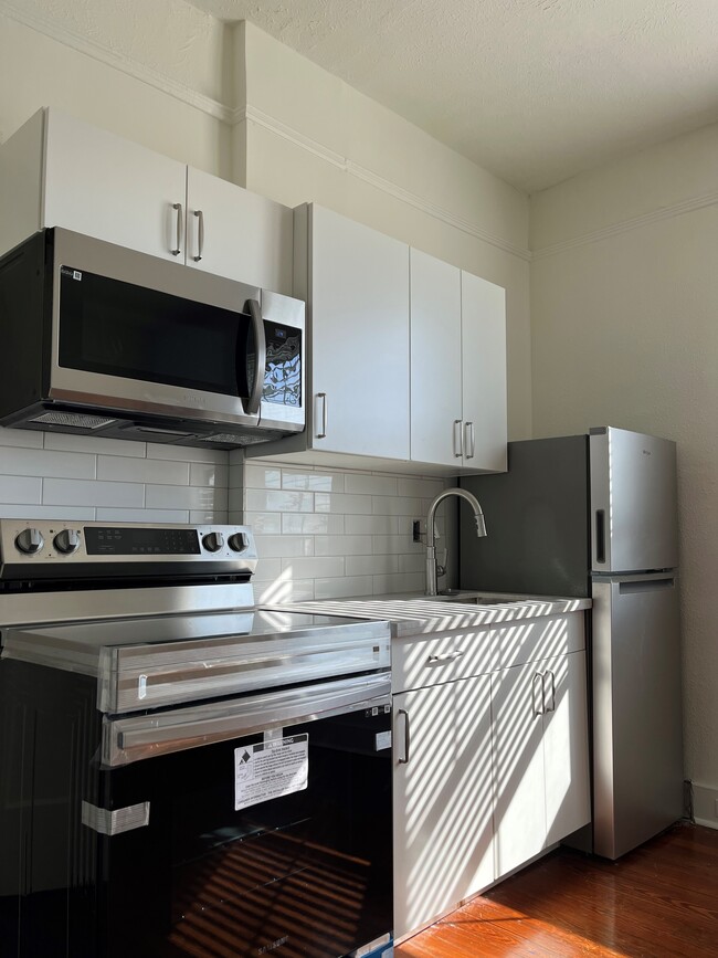Building Photo - 5821 Catina St