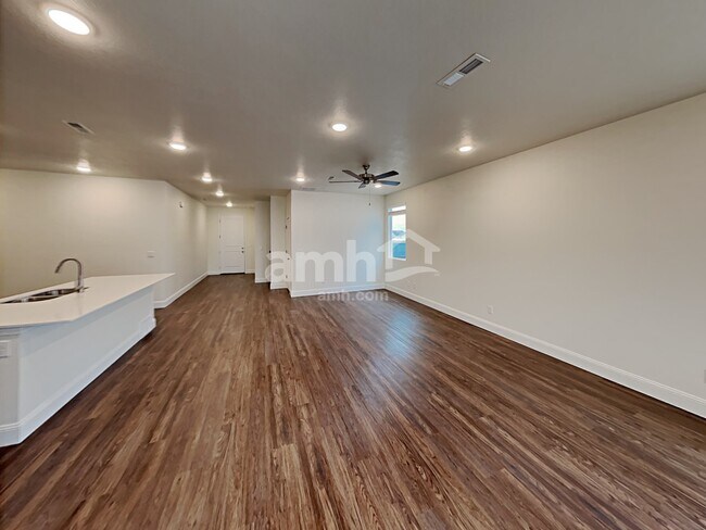 Building Photo - 2673 3340 South St