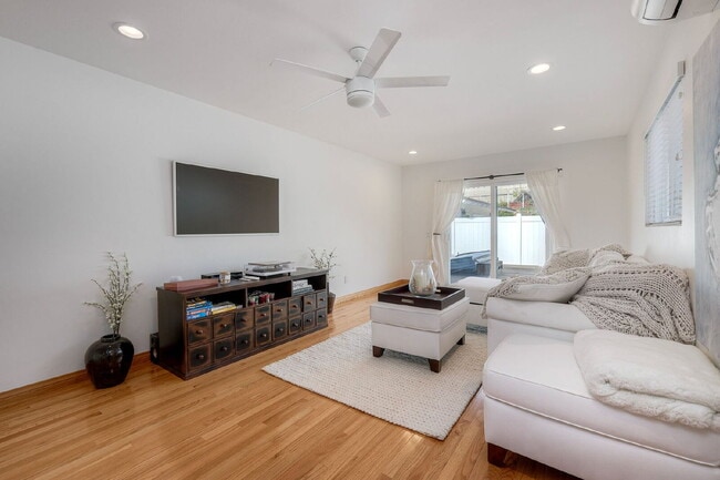 Building Photo - "Charming Coastal Retreat: 3-Bedroom Sanctuary on Agate Street, San Diego"