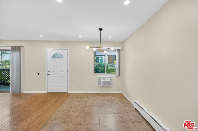 Building Photo - 394 Miraleste Dr