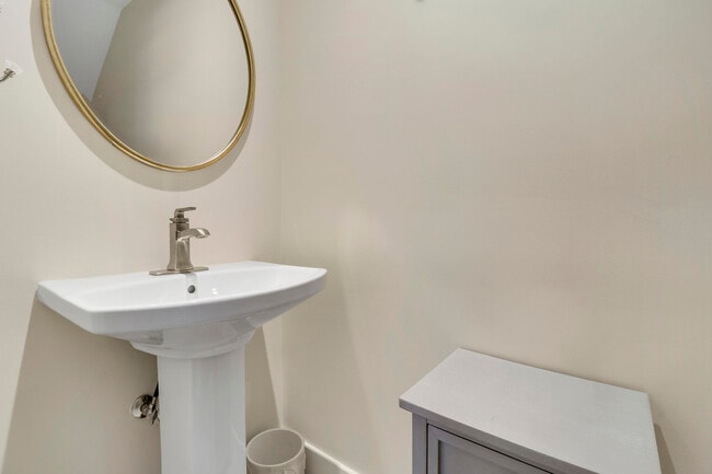 Building Photo - 6 Oakleaf Ct