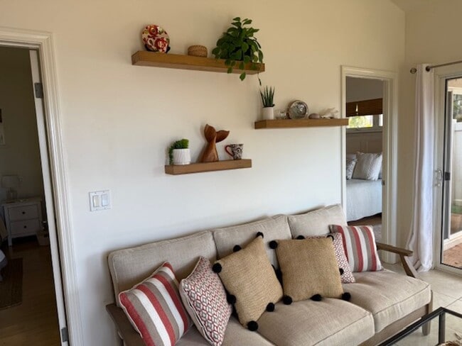 Building Photo - Maui Meadows- beautifully renovated 2-bedroom, 1-bath private cottage w/ a POOL