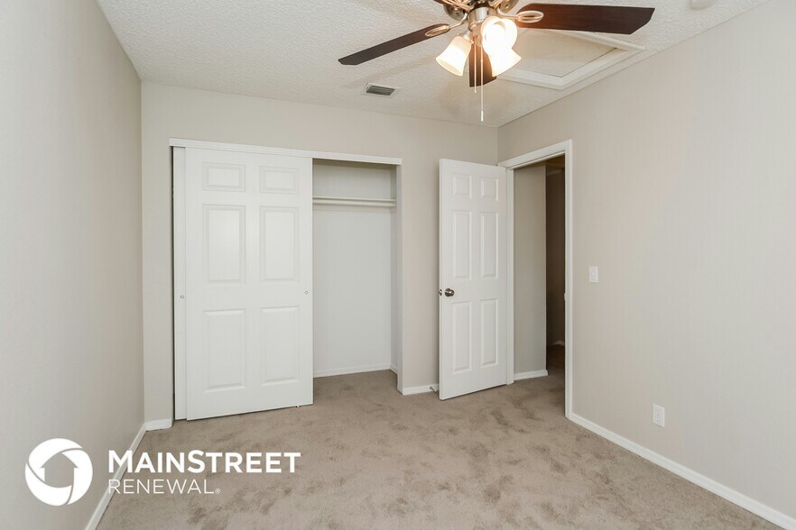 Building Photo - 921 S Val Vista Dr