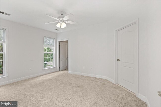 Building Photo - 1002 Elmcroft Blvd
